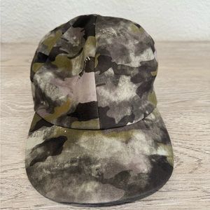 NWOT Lululemon Wunder Train Hat Camo Wash
